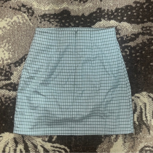 Sage green gingham mini skirt - Picture 2 of 4